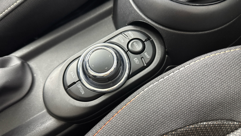 MINI Hatchback 1.5 Cooper Classic 3dr Petrol Hatchback